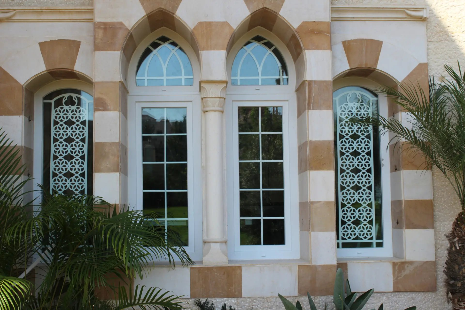 نوافذ بمفصلات