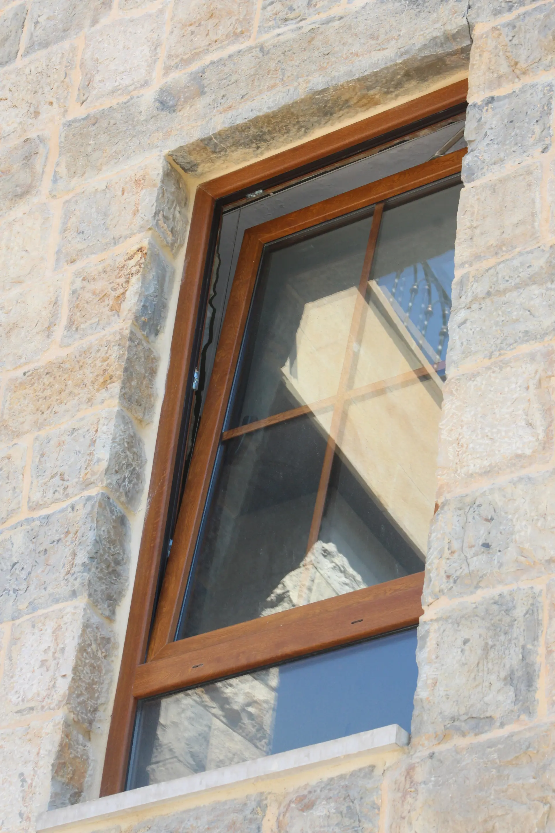 نوافذ قابلة للإمالة